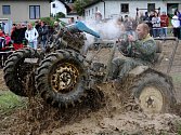 Závod amatérsky vyrobených traktorů v Modlíkově.