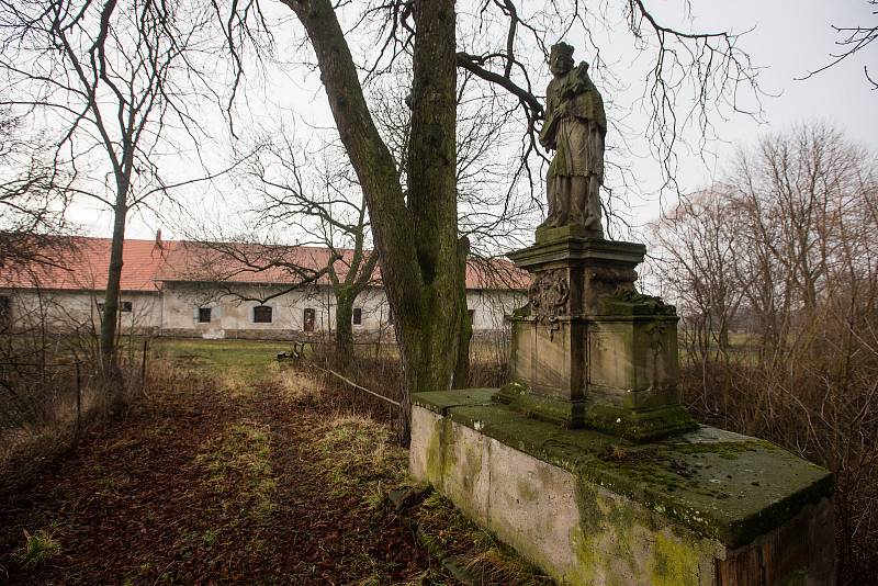 Socha svatého Jana Nepomuckého v Úhrově na Havlíčkobrodsku.