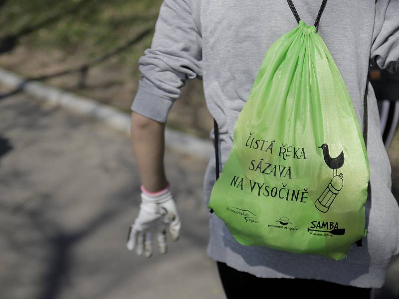 ZŠ V Sadech se zapojila do projektu Čistá řeka Sázava