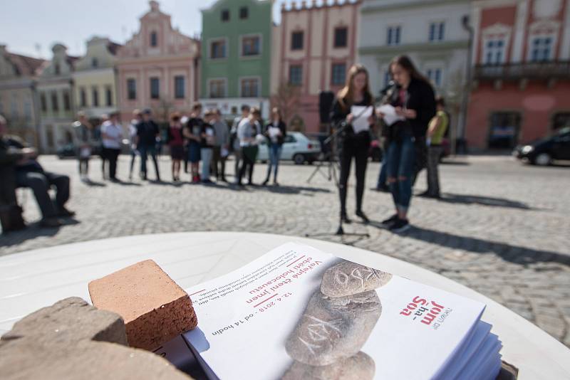 Veřejné čtení jmen obětí holocaustu v Havlíčkově Brodě.