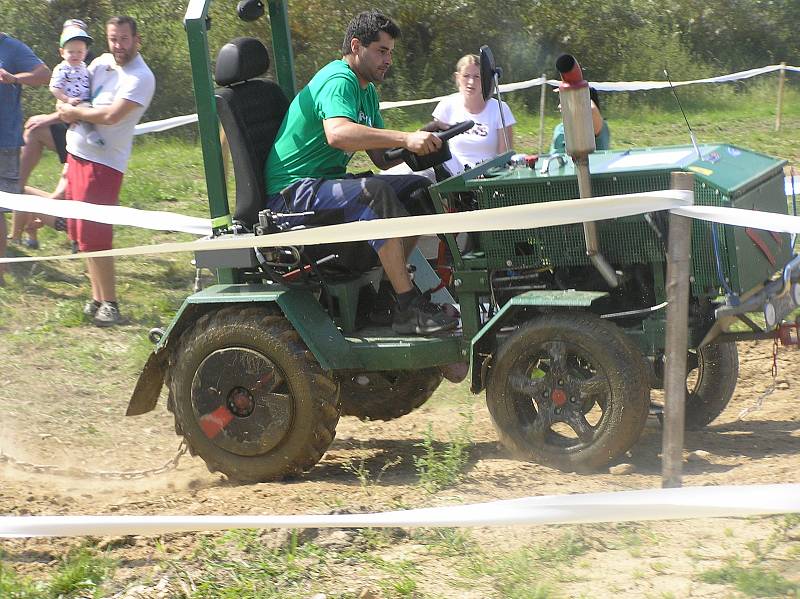 Traktoriáda v Modlíkově.