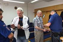 Dvojice obžalovaných Miroslav Zeman (vlevo) a Pavel Císař mají na svědomí více než deset krádeží. Většinou brali vše, co jim přišlo pod ruku.