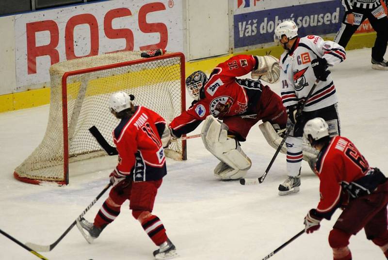 Ze sobotního hokejového utkání HC Rebel Havl. Brod - HC Piráti Chomutov.