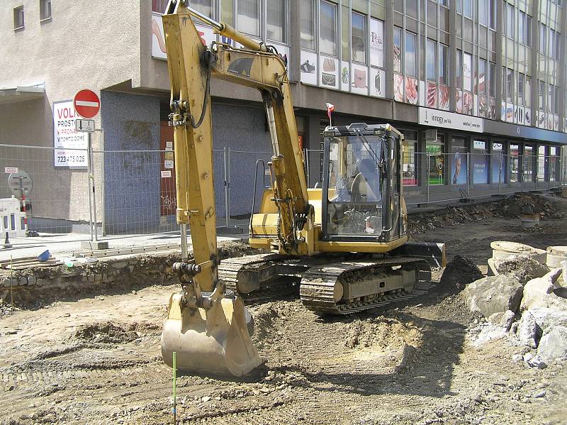 Rekonstrukce v Dolní ulici skončí na podzim.