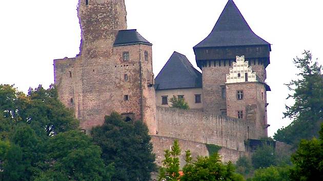 Obec Lipnice s výraznou dominantou hradu.