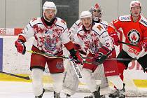 Hokejisté Havlíčkova Brodu (v bílých dresech) byli ve středu blízko vítězství na ledě Havířova. Druhý bod série si ale připsal domácí celek.