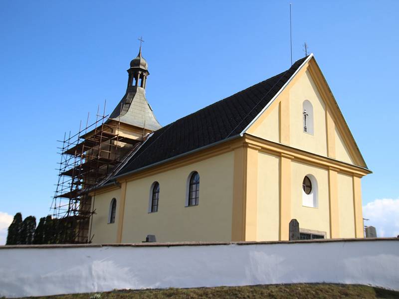 Kostel v Dobrnicích, místní části Leštiny u Světlé