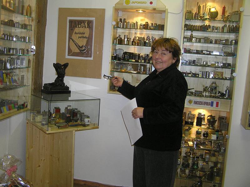 Výstava zapalovačů M. J. Šneka je k vidění v Kurfürstrově domě.