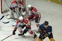 Havlíčkobrodští hokejoví junioři se proti Šumperku dvakrát prosadili v oslabení. Jednou se v něm trefil Hadrava, šumperskou obranu v početní nevýhodě ještě jednou překvapil Mečiar.  