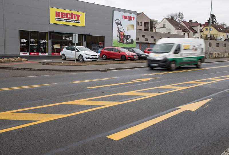 Dočasný odbočovací pruh na Lidické ulici