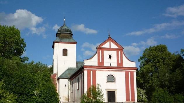 Kostel sv. Víta. Ten je jedinou stavbou, která byla z původní vesnice zachráněna.