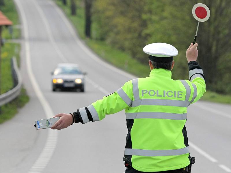 V úterý dopoledne se konala na Havlíčkobrodsku jedna z největších dopravně-bezpečnostních akcí, a to na hlavní silnici od Štoků až po Golčův Jeníkov. Do akce se zapojilo deset policejních aut, motorka a vrtulník. 