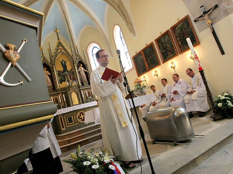 Slavnostního ceremoniálu a pouti se zúčastnily asi dva tisíce lidí. Během soboty a nedělního dopoledne schránu s ostatky Josefa Toufara lidé mohli vidět vystavenou v číhošťském kostele a měli možnost se s Toufarem rozloučit.