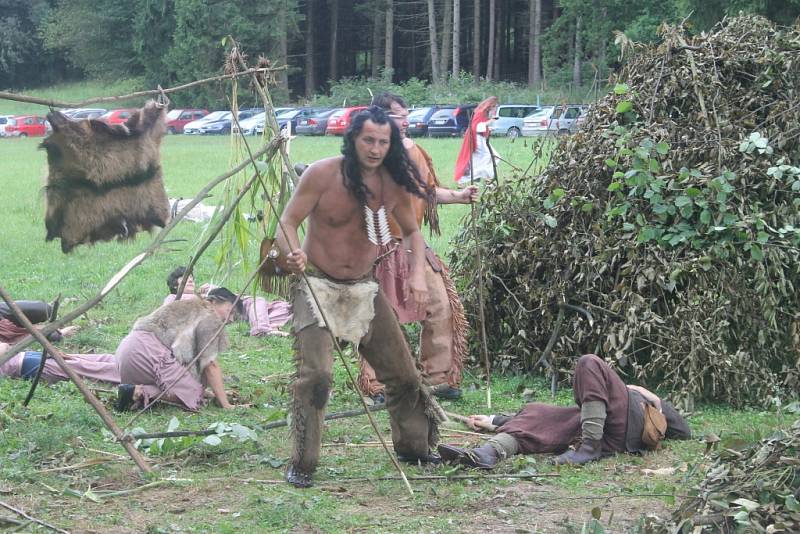 Bitva mezi Vikingy a původními americkými obyvateli, tentokrát na břehu Sázavy.