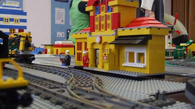Celostátní Legoprojekt zahájili v Horní Krupé. Děti od 6 do 12 let stavěly ze statisíců kostiček město z Lega na ploše 8 x 3,5 metru.