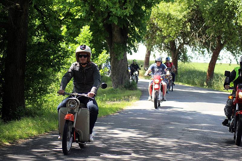 Jízda mopedů v okolí Světlé nad Sázavou