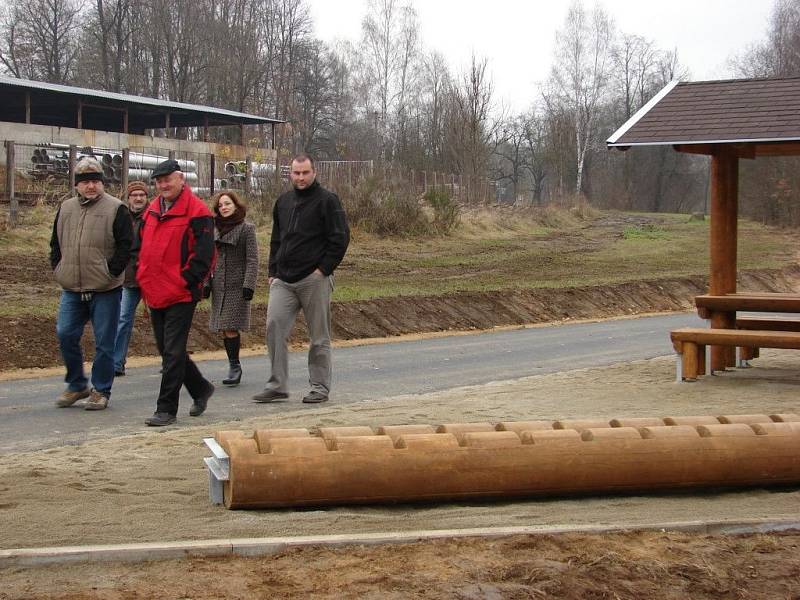 V pátek 16. listopadu byla veřejnosti předána do užívání I. část nové cyklostezky ze Světlé nad Sázavou do Smrčné.