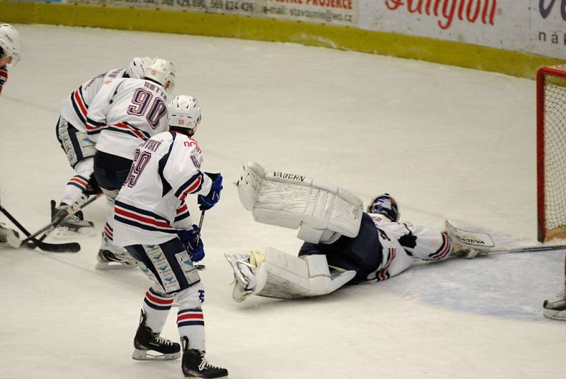 Ze sobotního hokejového utkání HC Rebel Havl. Brod - HC Piráti Chomutov.