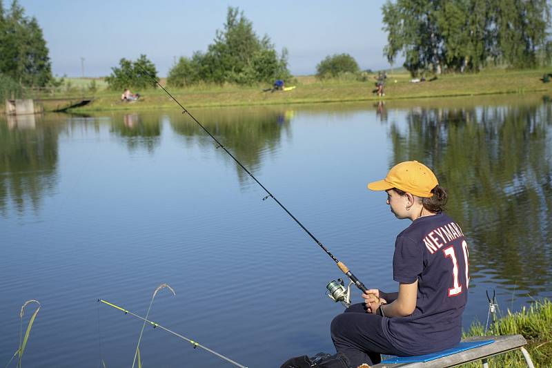 Dětské rybářské závody na rybníku V Kopaninách u Havlíčkovy Borové