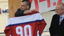 Devadesátku letos budou mít na dresu havlíčkobrodští hokejisté k 90. výročí založení klubu. Dres pokřtily legendy brodského hokeje Jan Suchý a Jiří Holík.
