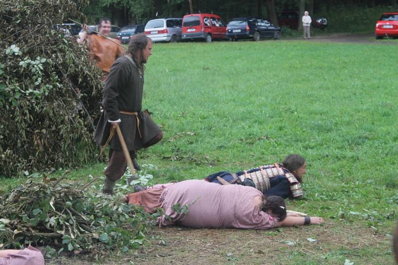 Bitva mezi Vikingy a původními americkými obyvateli, tentokrát na břehu Sázavy.