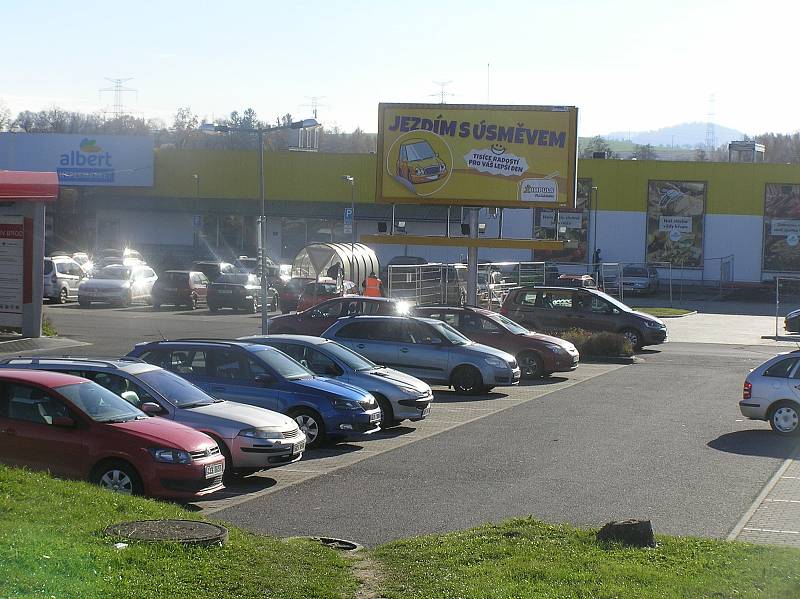 Zákazníci obchodů v Havlíčkově Brodě si stěžují na nová vládní opatření.