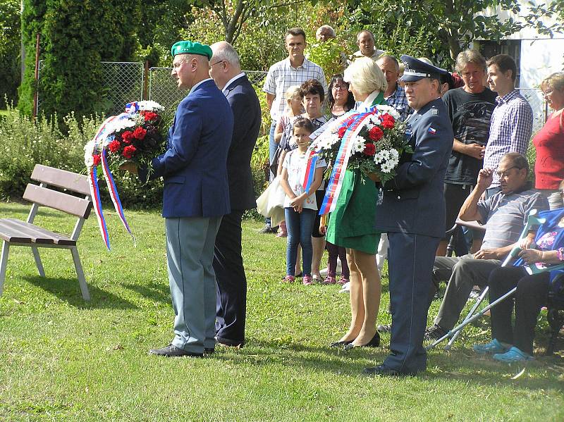 Na slavného letce RAF zavzpomínali v pátek 16. srpna v jeho rodišti Svatý kříž u Havlíčkova Brodu.