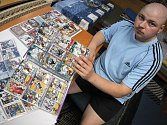 Alba Martina Křesťana ukrývají více než šestnáct set hokejových kartiček od těch nejnovějších až po kousky z padesátých let.