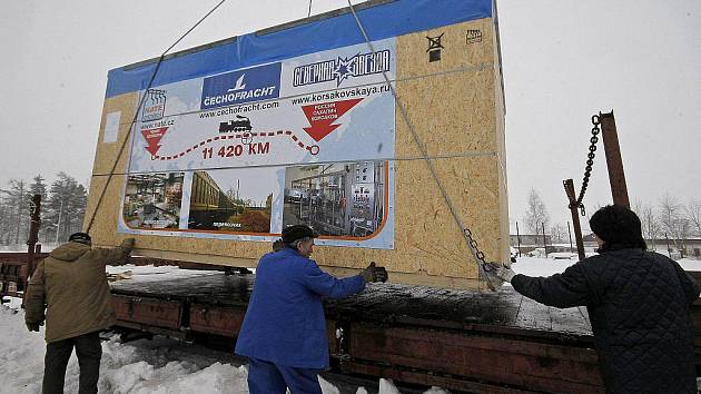 Celý transport začal nakládkou na chotěbořském vlakovém nádraží. Dnes bude zakončen vykládkou na železniční stanici v Južno – Sachalinsku. Obě nádraží od sebe dělí 11 420 kilometrů. Oproti původnímu harmonogramu se zakázka na železnici zdržela tři dny.