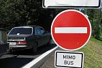 Nerespektování dopravních předpisů ve velkém. Denně to zažívají obce Krucemburk a Vojnův Městec, kde v současné době probíhá oprava silnice I/37. Mnozí řidiči vjíždějí opakovaně do zákazů, nedbají  červeného světla na signalizačních zařízeních. 