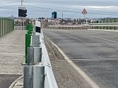 Povrch mostu na silnici od Havlíčkova Brodu do Herlif a vjezd na něj se řidičům nelíbí a stěžují si.