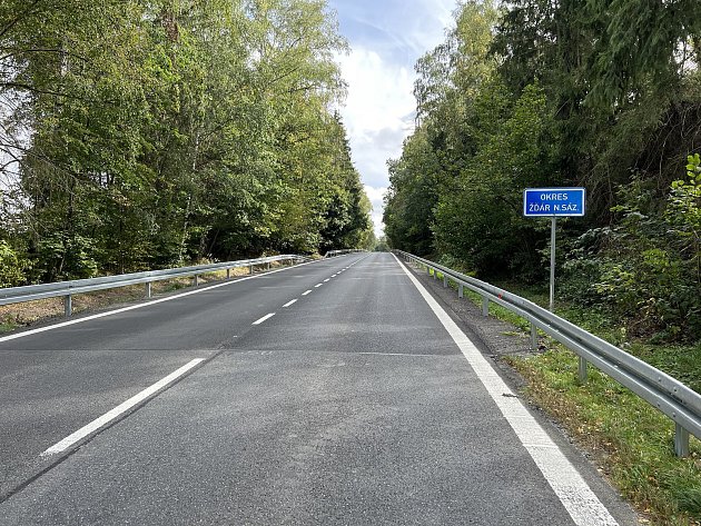 Silnice mezi Ronovem nad Sázavou a Novými Dvory je hotová