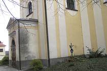 Novou fasádu potřebuje i kostel sv. Jana Křtitele v Přibyslavi (na snímku). Na její opravě se budou podílet církev, radnice a ministerstvo kultury.