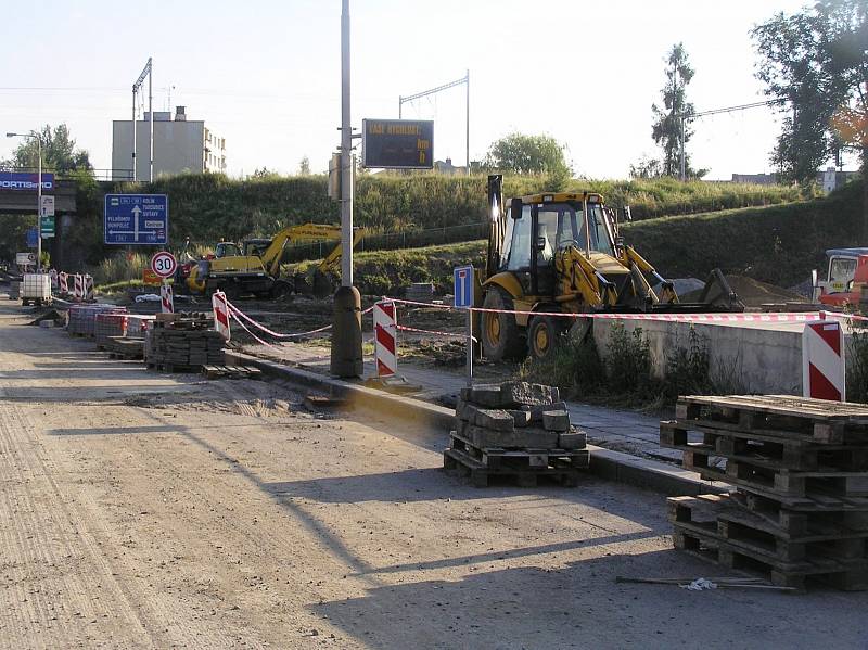 Rekonstrukcí na silnicích si řidiči na Brodsku letos užijí