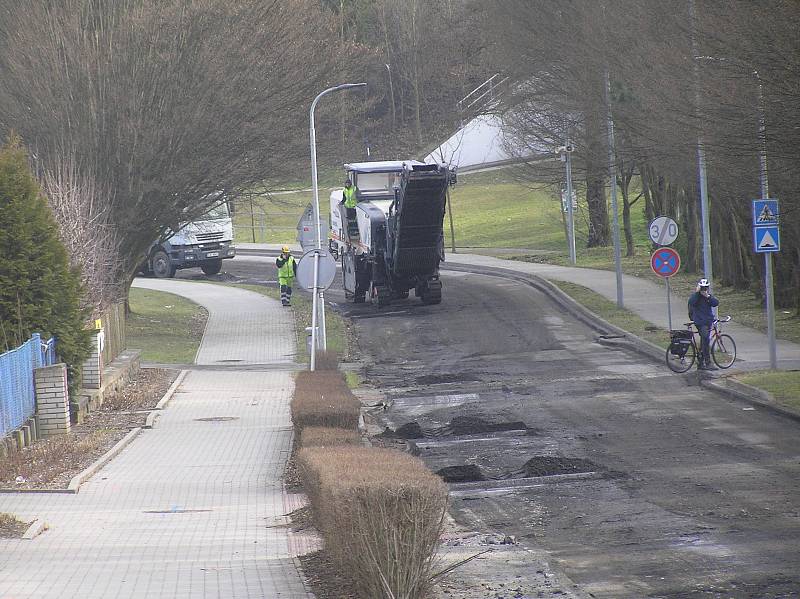 Začala oprava Chotěbořské, v sousedních ulicích není k hnutí