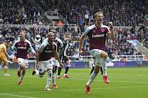 Fotbalista West Hamu Tomáš Souček a jeho radost z gólu v utkání anglické ligy