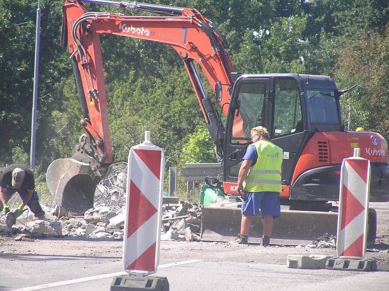 Opravy dvou mostů u Pohledských Dvořáků omezují dopravu