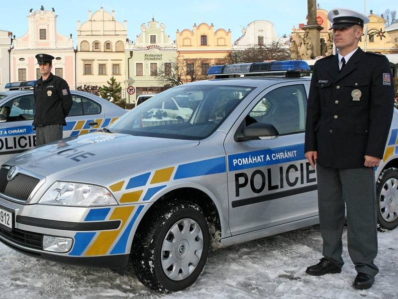 Havlíčkobrodská policie veřejnosti představila nová služební vozidla značky Škoda Octavia. Okresní ředitelství dostalo k dispozici celkem sedm aut.