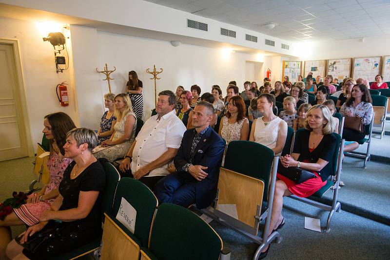 Pondělní zahájení Bazárku pro Klárku v AZ Centru v Havlíčkově Brodě.