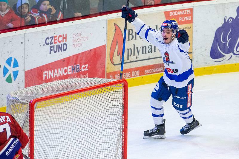 Hokejové utkání čtvrtfinále play-off 2. ligy mezi domácím BK Havlíčkův Brod (v červeném) a HC Tábor.