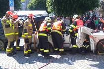 Náměstí v Ledči se v úterý stalo místem konání profesionální hasičské soutěže ve vyprošťování.