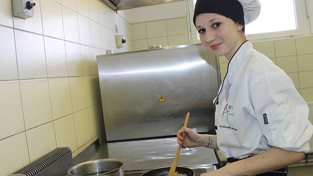 V soutěži Kuchař Vysočiny Junior 2018 open změřilo své síly 12 kuchařských týmů.