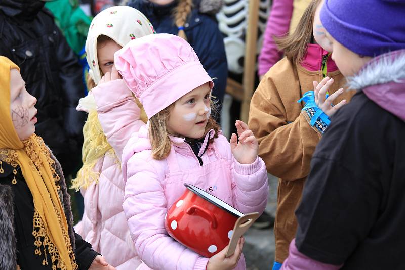 Masopustní průvod několika desítek masek prošel v úterý 26. února v půl druhé odpoledne Světlou nad Sázavou.