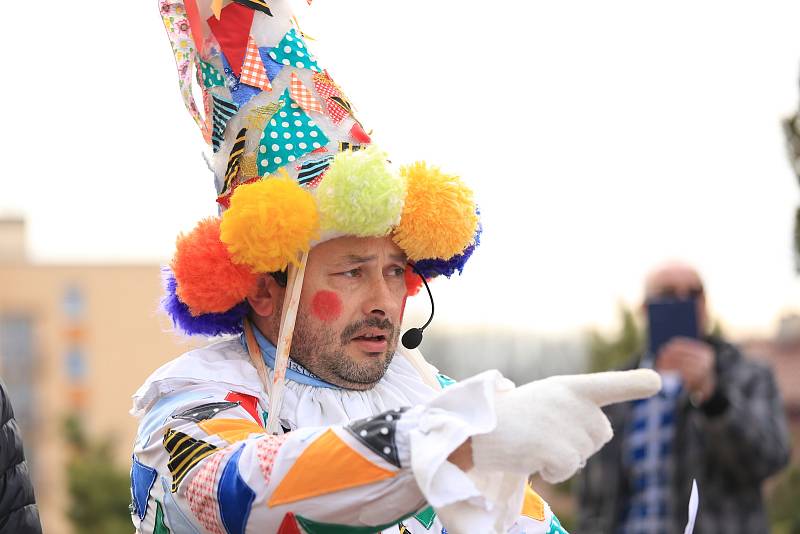 Masopustní průvod několika desítek masek prošel v úterý 26. února v půl druhé odpoledne Světlou nad Sázavou.