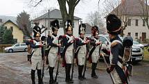 Rekonstrukce historické bitvy u Štoků se účastní minimálně stovka vojáků v dobových uniformách.