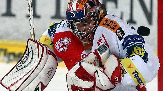 Gólman extraligové Slavie Dominik Furch pomohl havlíčkobrodským Rebelům k výhře nad Šumperkem i třemi vychytanými nájezdy.  