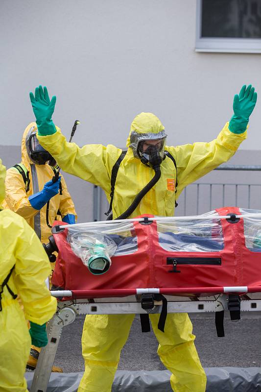 Nácvik postupu IZS při  scénáři, kdy se do nemocnice dostaví pacient s podezřením na hemoragickou horečku Ebola.