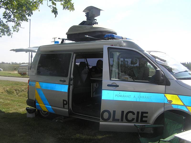 Do služby na festivalu jsou zařazeni policisté pořádkové, dopravní, cizinecké i kriminální policie Krajského ředitelství policie Kraje Vysočina včetně kynologů.