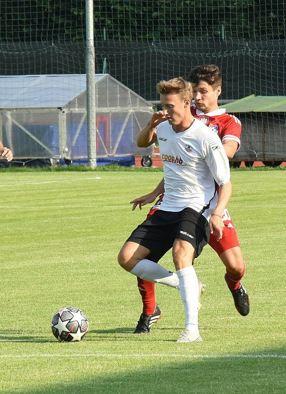 Pohárové utkání mezi fotbalisty Havlíčkova Brodu a Velkého Meziříčí. Z vítězství 3:0 se radovali favorizovaní hosté.