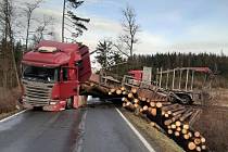 Nehoda kamionu u České Bělé.